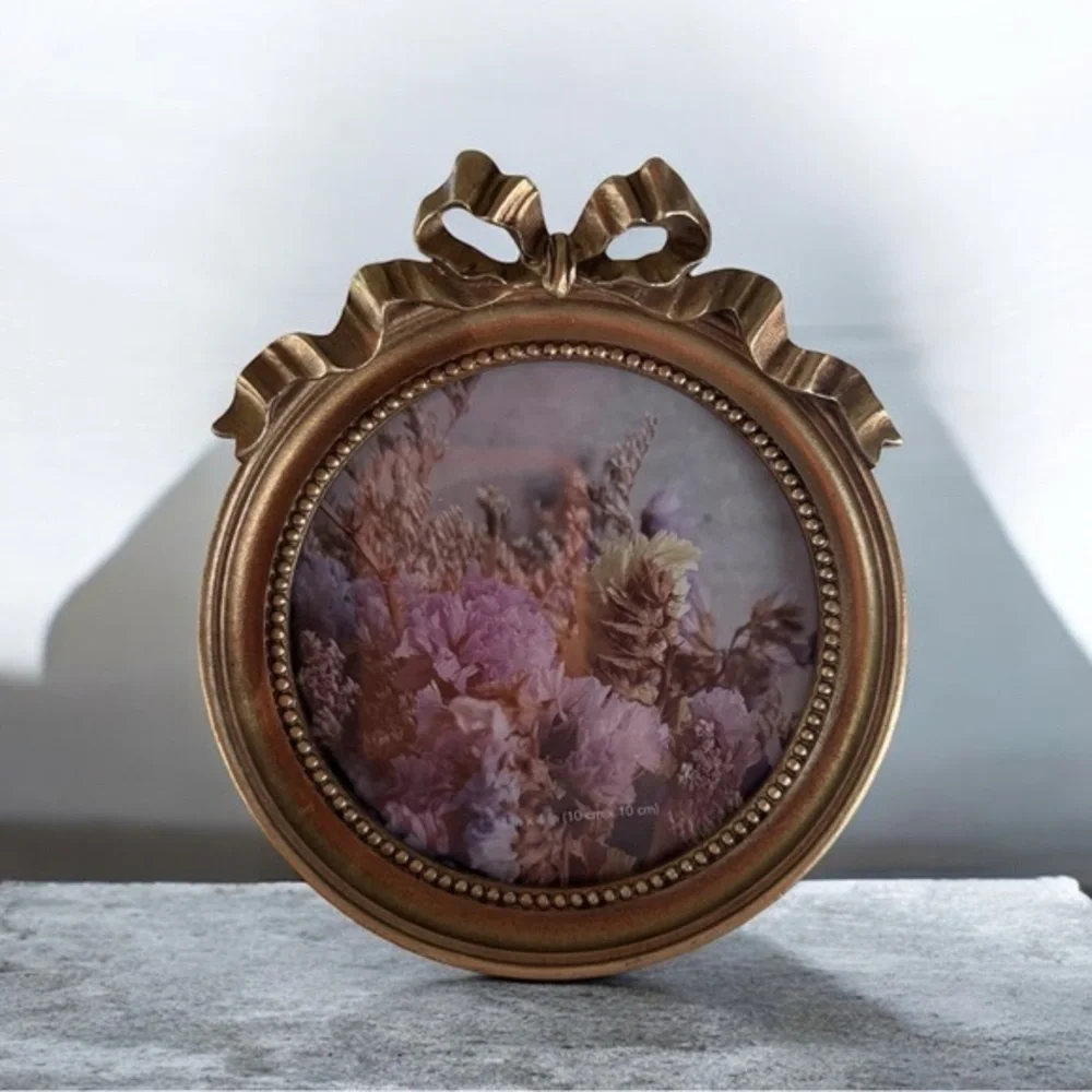 Elegant Gold  Frame bow on top round for 4”x4” photo